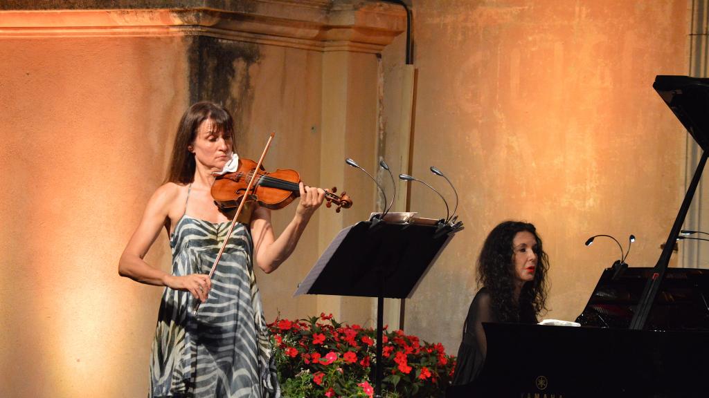 le 4/8/18 Viktoria MULLOVA et Katia LABEQUE dans la sonate de Schumann (pour Clara)(Photo Ch.MERLE)