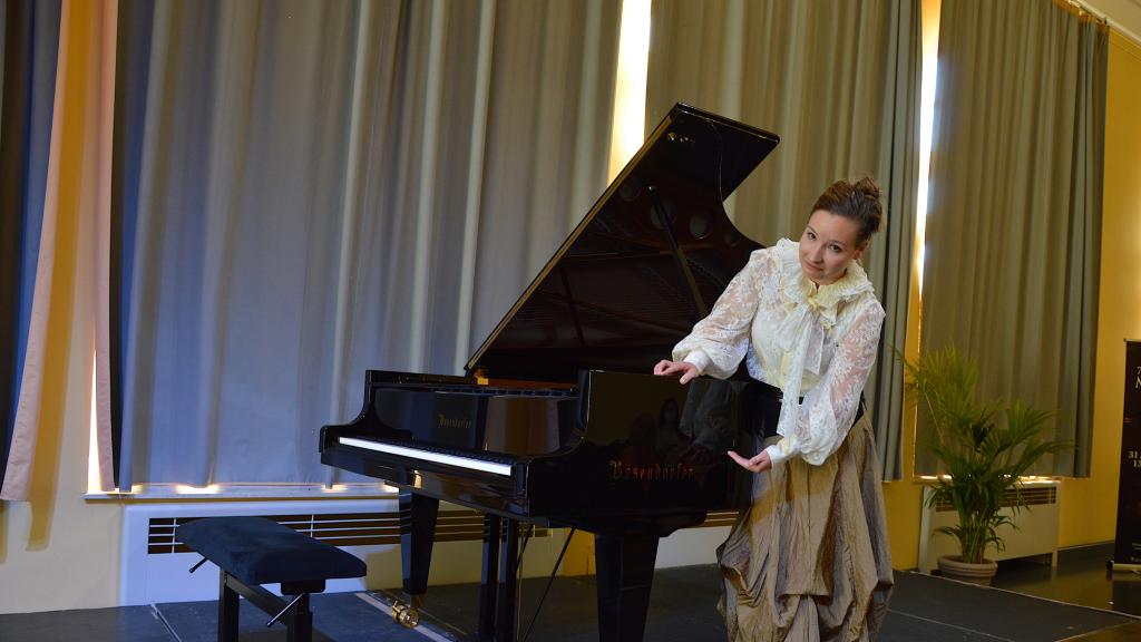 Présentation du Piano BÖSENDORFER par Madame Marie Sophie GROSS venu exprès de Vienne (PHOTO CH. MERLE)