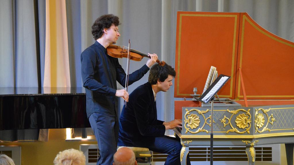 Evgeny SVIRIDOV, violon et Justin TAYLOR, clavecin dans COUPERIN extrait des concerts royaux (PHOTO CH.MERLE )